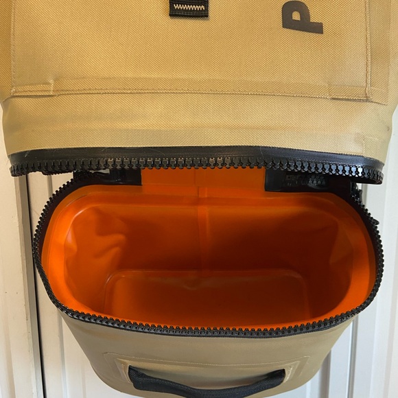 Pelican Dayventure Soft Cooler Backpack - Picture 4 of 6